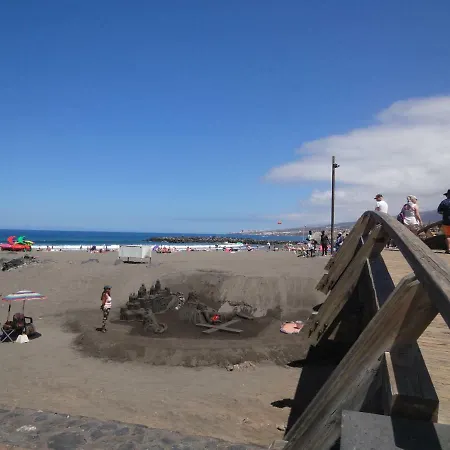 Americas And Night アパート